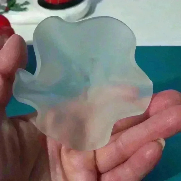 Unmarked clear and frosted blown glass angel praying girl decoration Christmas - Picture 7 of 7